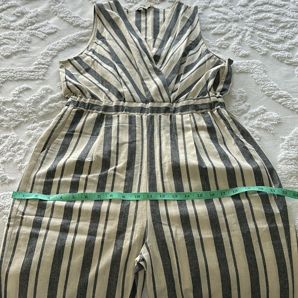 Linen sleeveless jumpsuit - Picture 7 of 7